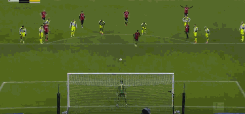 半场：多特1-1法兰克福，拜尔破门，乌尊点射，吉拉西送点